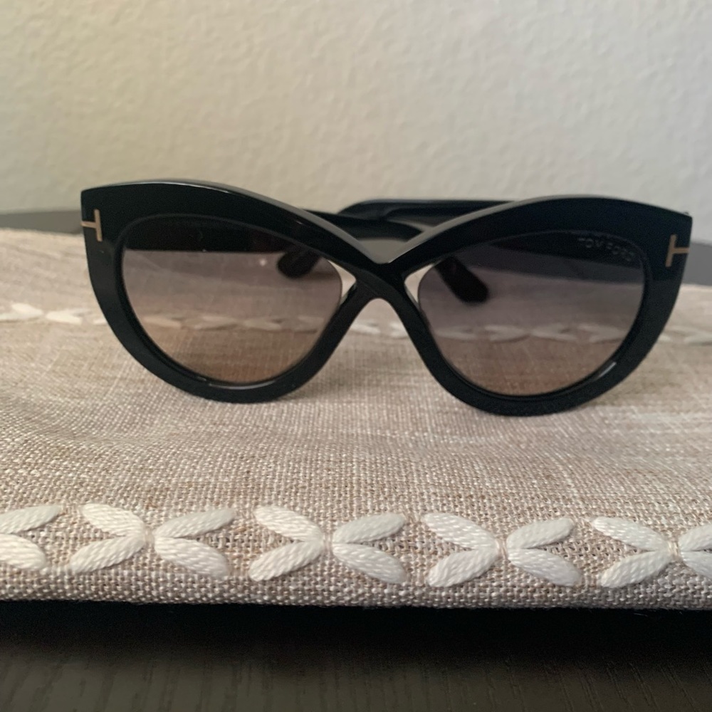 Tom Ford Women Sunglasses Diane 2 Like  New